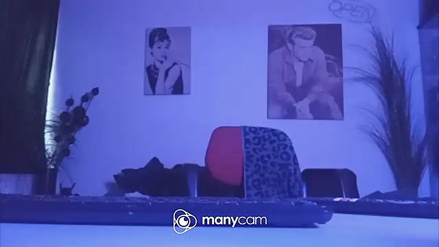 XXX chat uživo modela der_dino30