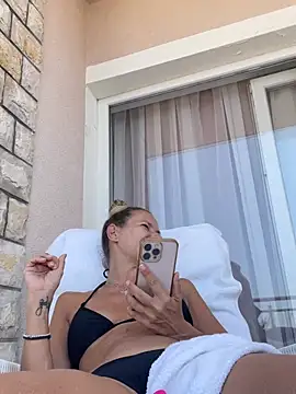blondi2077's Live XXX Chat