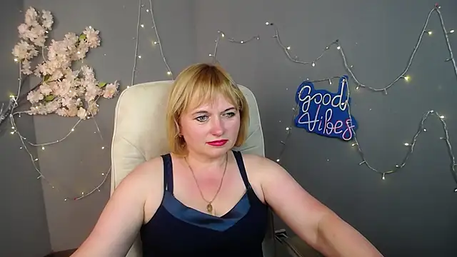 KiraSmiling's Live XXX Chat