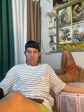 xfuckerboyx 现场XXX聊天