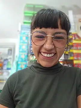 Cute_hollywood1 webcam show