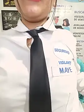 צ'אט XXX בשידור חי של MAYE__13