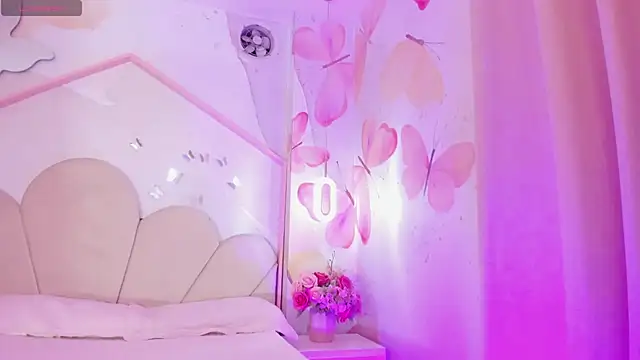 Hellencute18_ 即時 XXX 聊天