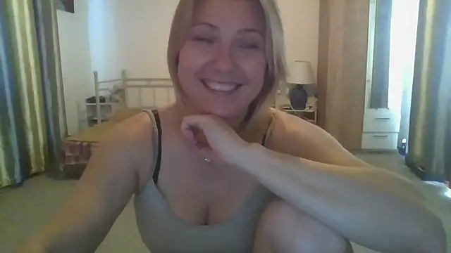 ElenaLove888 现场XXX聊天