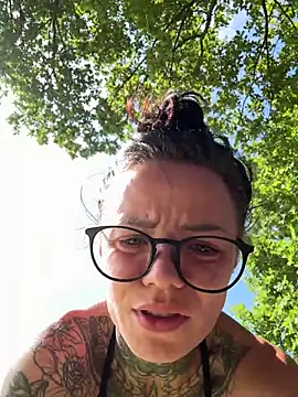 SkinnyLilly Live XXX-Chat