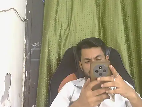 Stubborndesiboy's Live XXX Chat
