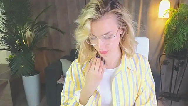 NoraMoreau Live XXX Chat