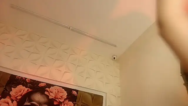 EvaaFoxxy1 Adlı Modelin Canlı XXX Sohbeti