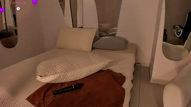 MaryLewis_ Adlı Modelin Canlı XXX Sohbeti