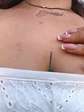 MissNyraSecret's Live XXX Chat