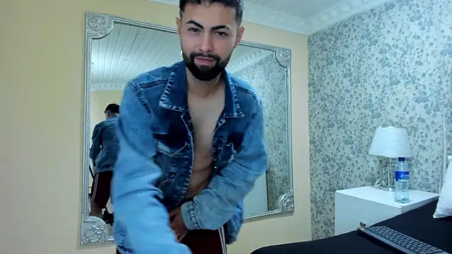 AndrewCrooss XXX чат на живо