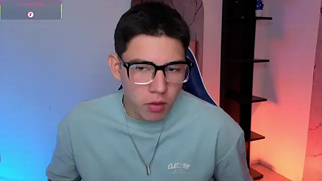 Chat XXX en directo de JamesCr_