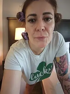 HollyTattoo Chat XXX in diretta