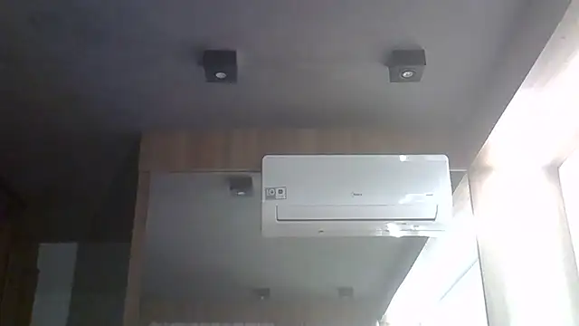 Chat +18 de SkinnyKitten ao vivo