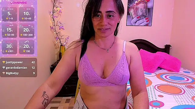 sara_florez12 Adlı Modelin Canlı XXX Sohbeti