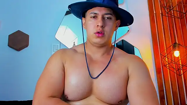 RomanCroftn Live XXX chat
