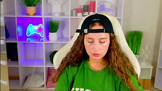 NadinnL Chat XXX in diretta