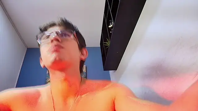 ADAM_CUMS 即時 XXX 聊天