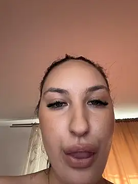 Živý XXX chat Lucy_doll22