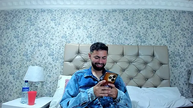 Онлайн чат XXX AndrewCrooss