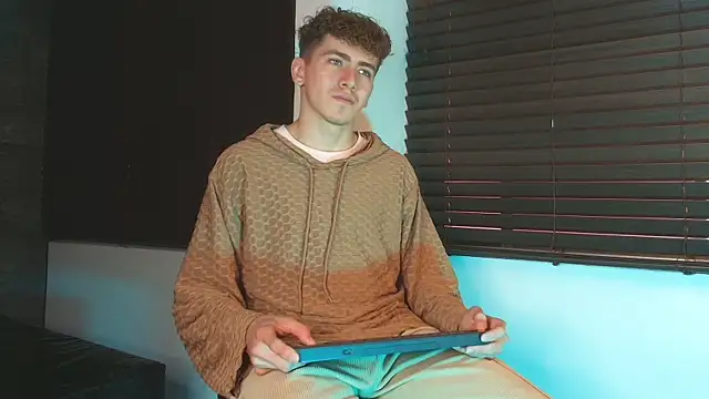 Онлайн чат XXX Tyler_Mcrey