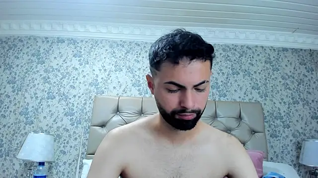 AndrewCrooss লাইভ XXX চ্যাট
