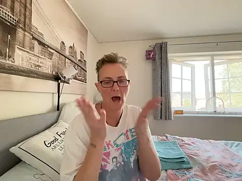 Curvy-Jinxn Live XXX chat