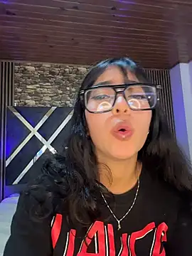 Amy_channel Adlı Modelin Canlı XXX Sohbeti