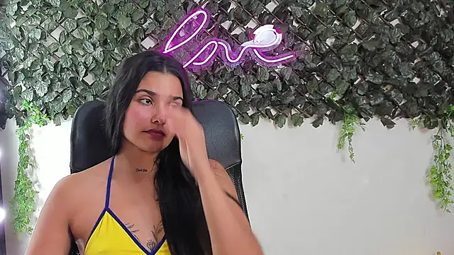 DestinyHills' Live XXX Chat
