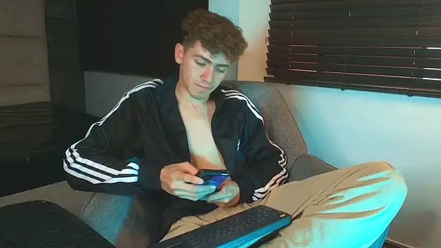 Tyler_Mcrey Adlı Modelin Canlı XXX Sohbeti