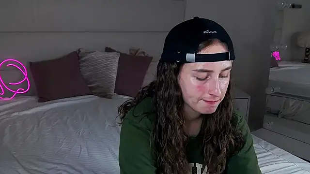 NadinnL XXX чат на живо
