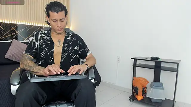 Czat XXX na żywo – Damian_romanoff_
