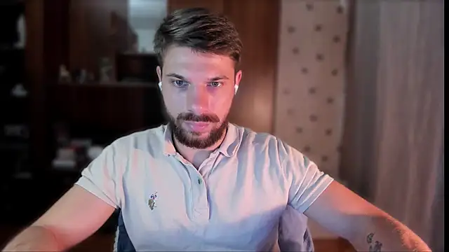 צ'אט XXX בשידור חי של Tony_Wolf