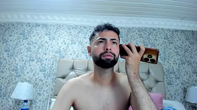 AndrewCrooss Live XXX-Chat