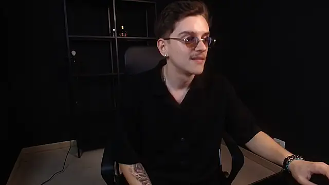 دردشة FelixStarkk الجنسية المباشرة