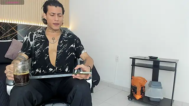 Damian_romanoff_: απευθείας συνομιλία ΧΧΧ