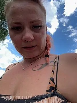 Chat XXX ao vivo de Fiebie_licious_
