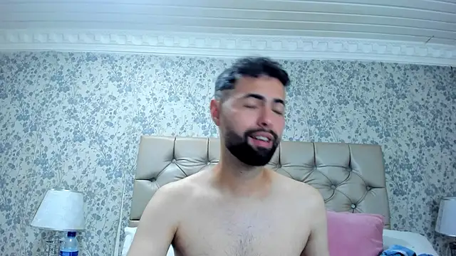 AndrewCrooss লাইভ XXX চ্যাট