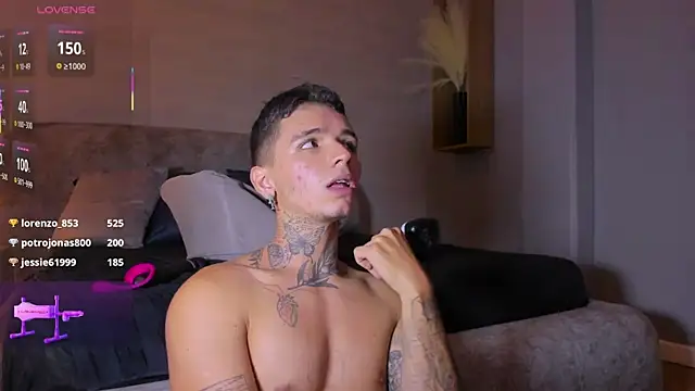 צ'אט XXX בשידור חי של Ian_Castillo_