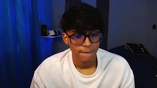 Mr_yisuzz Live XXX Chat