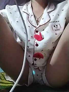 -Brooch- élő XXX-chatje