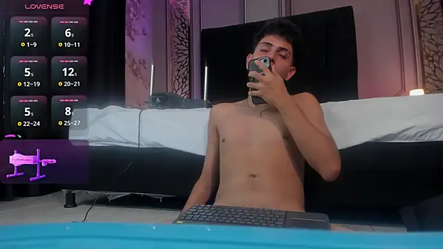 Lucas_West_n Webbikameraesitys