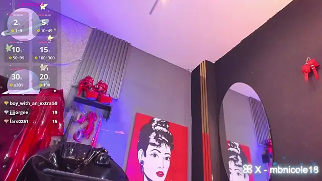 NicoleDiamondss 即時 XXX 聊天