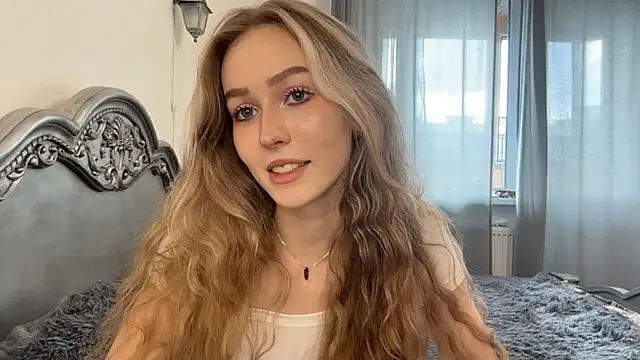 ShyandSkinnyAlice's Live XXX Chat