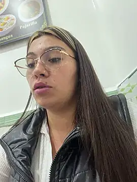 Show modela LIZ-06_ na web-kameri