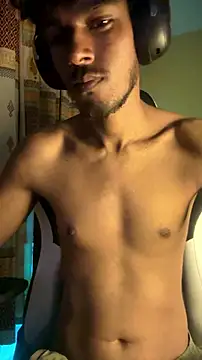 XXX chat uživo modela GunSlay