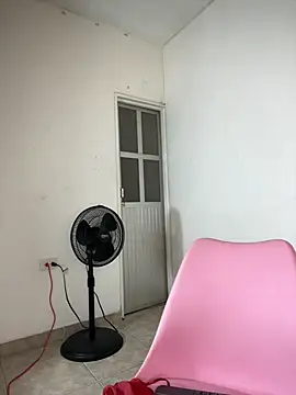 Riri_Blonde10's Live XXX Chat