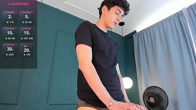 Milan_saint Chat XXX live