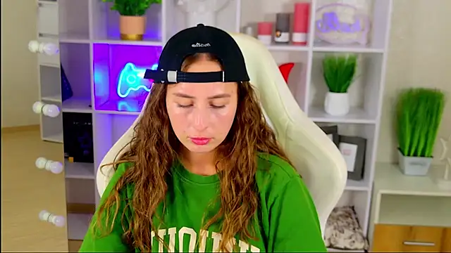 NadinnL Offline XXX-Chat