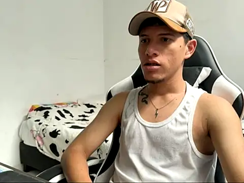 צ'אט XXX בשידור חי של Edward_2709